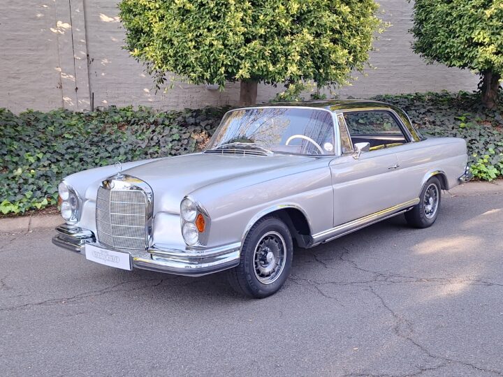 MERCEDES BENZ 220 SE COUPE W111