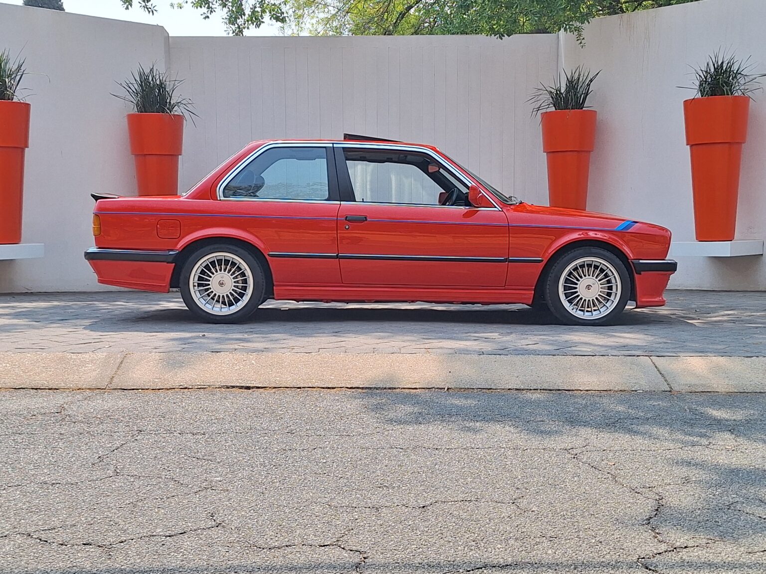 BMW 333i E30 – Creative Rides
