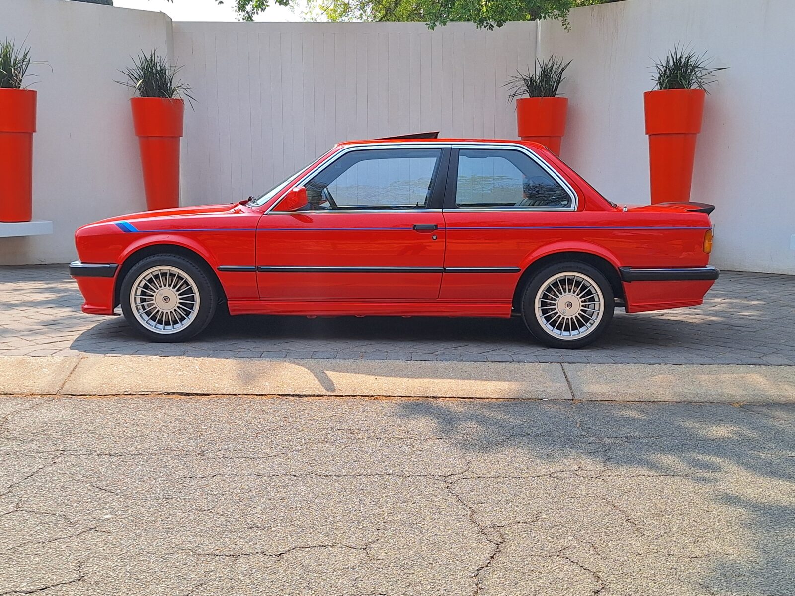 BMW 333i E30 – Creative Rides